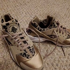 Nike Cheetah Air Huarache speakers